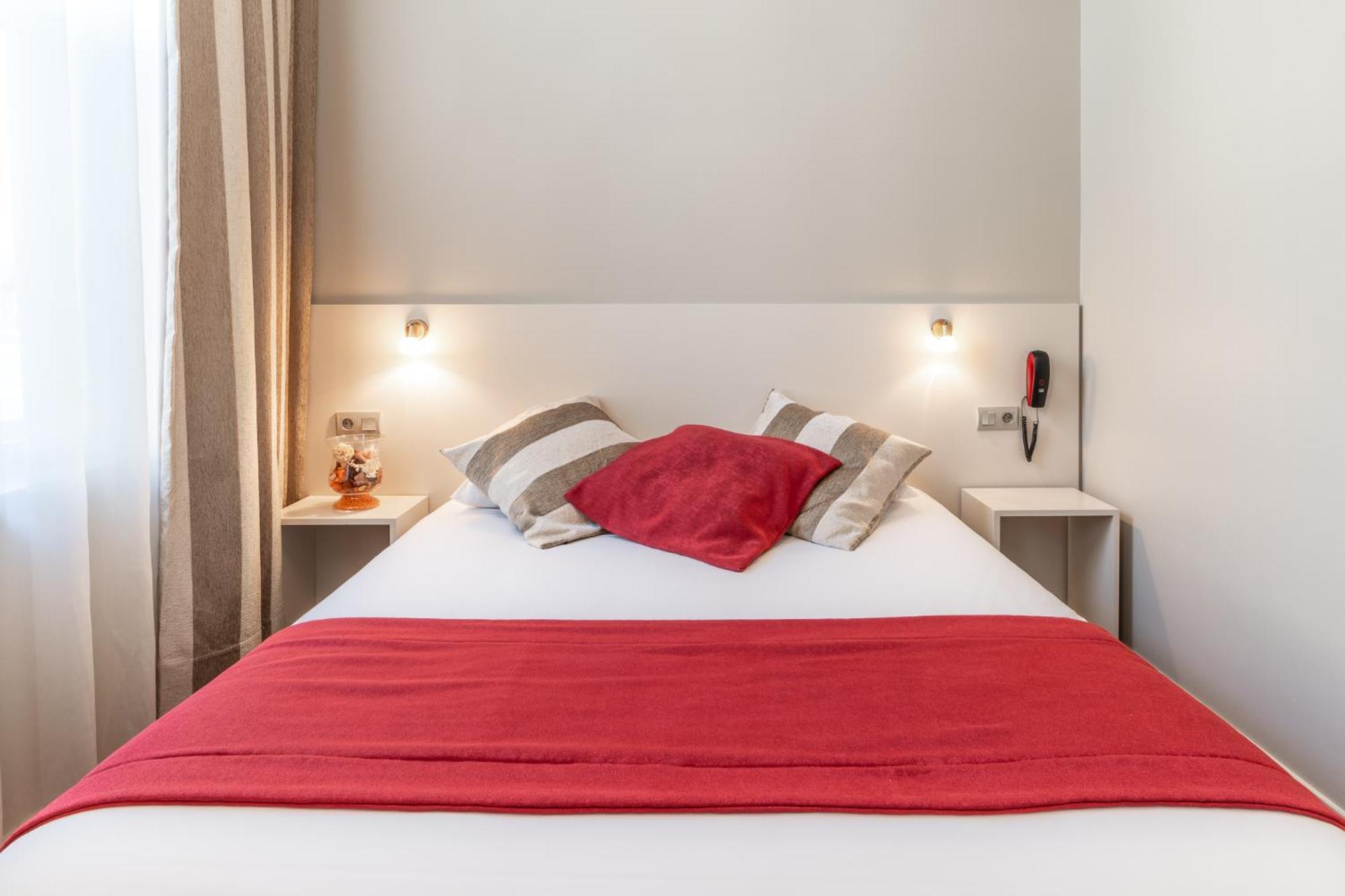 Hotel Des Ducs Alencon Bagian luar foto