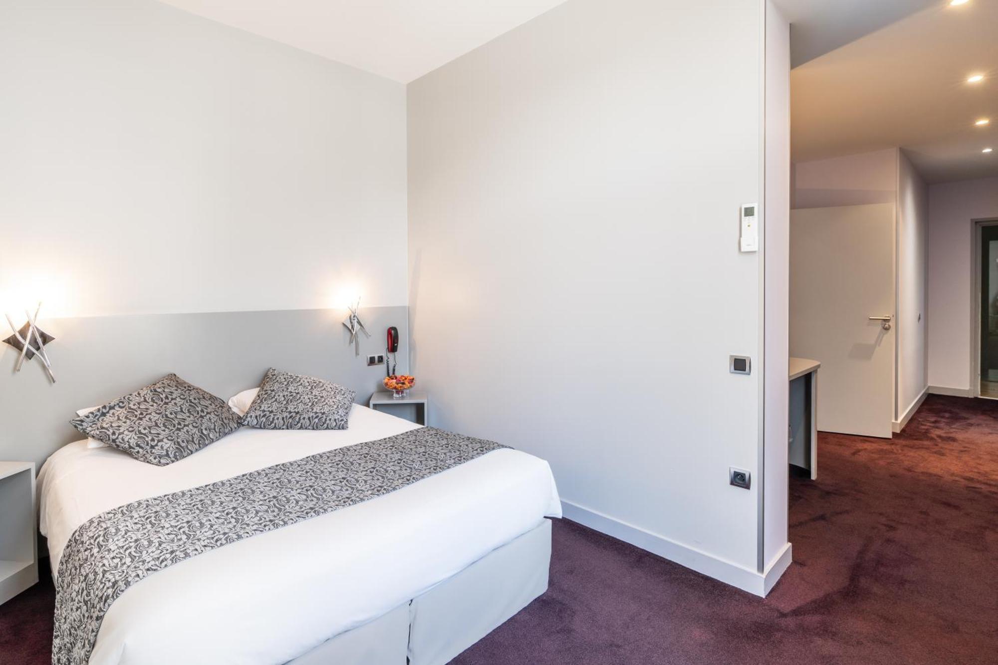 Hotel Des Ducs Alencon Bagian luar foto