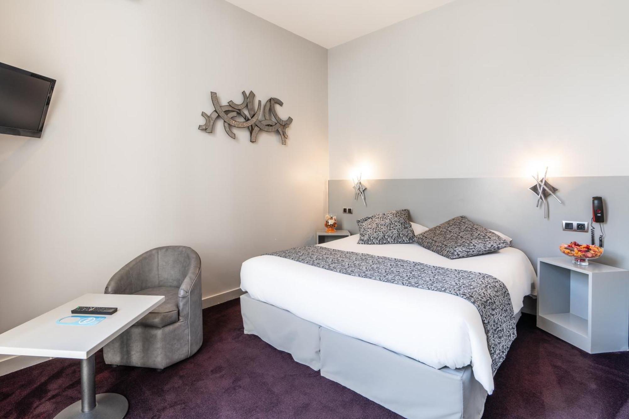 Hotel Des Ducs Alencon Bagian luar foto