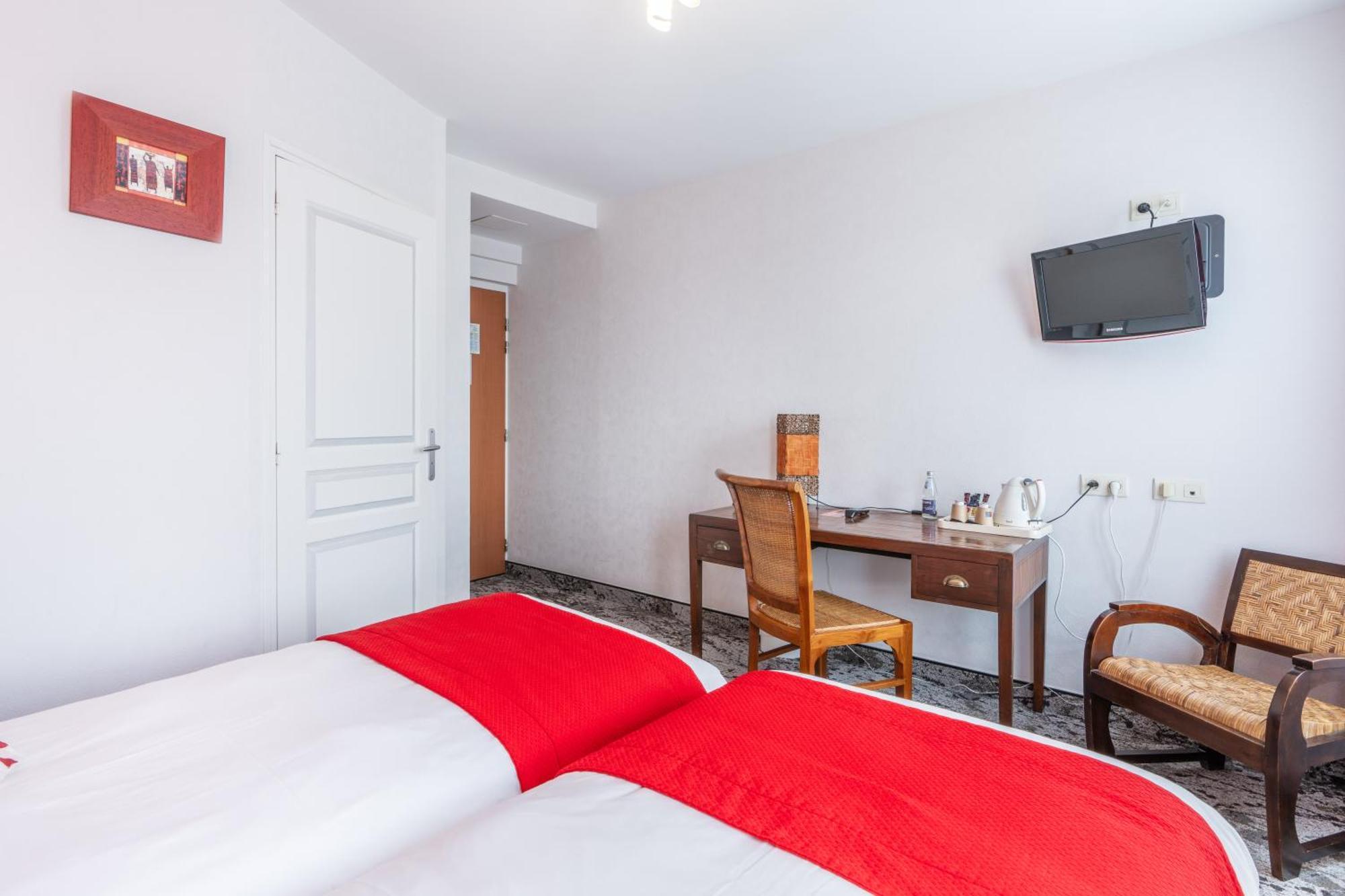 Hotel Des Ducs Alencon Bagian luar foto