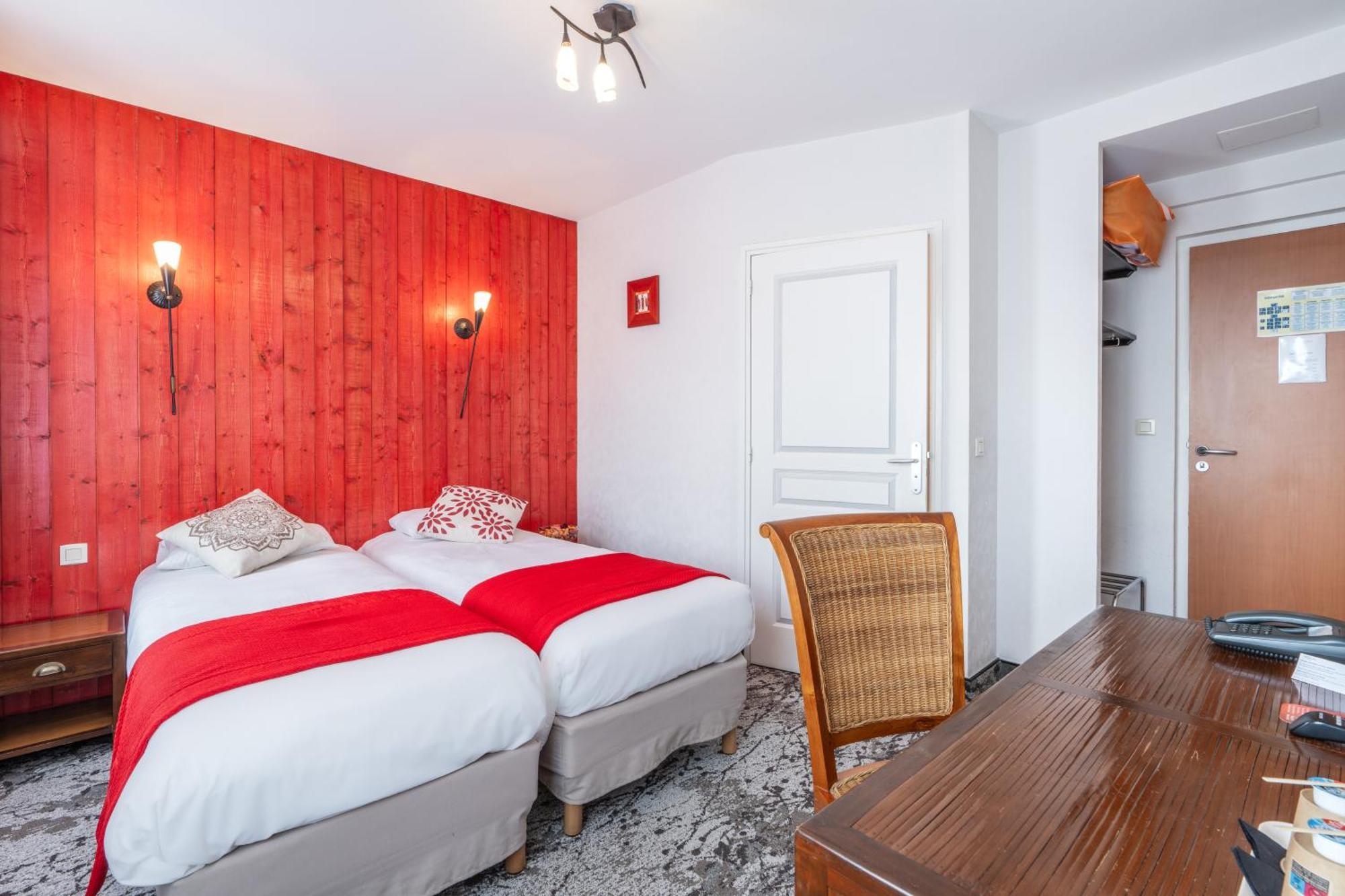 Hotel Des Ducs Alencon Bagian luar foto