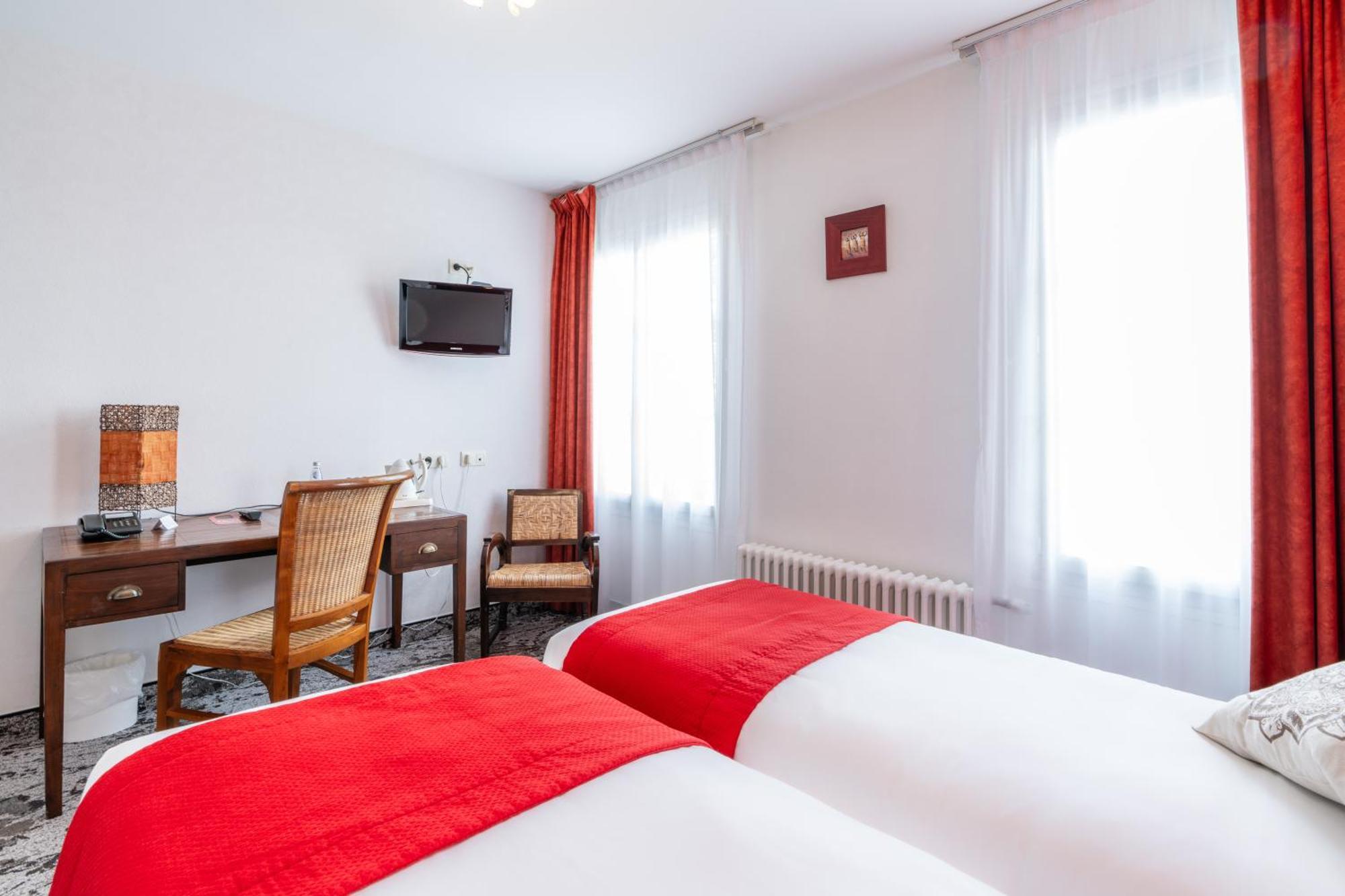 Hotel Des Ducs Alencon Bagian luar foto