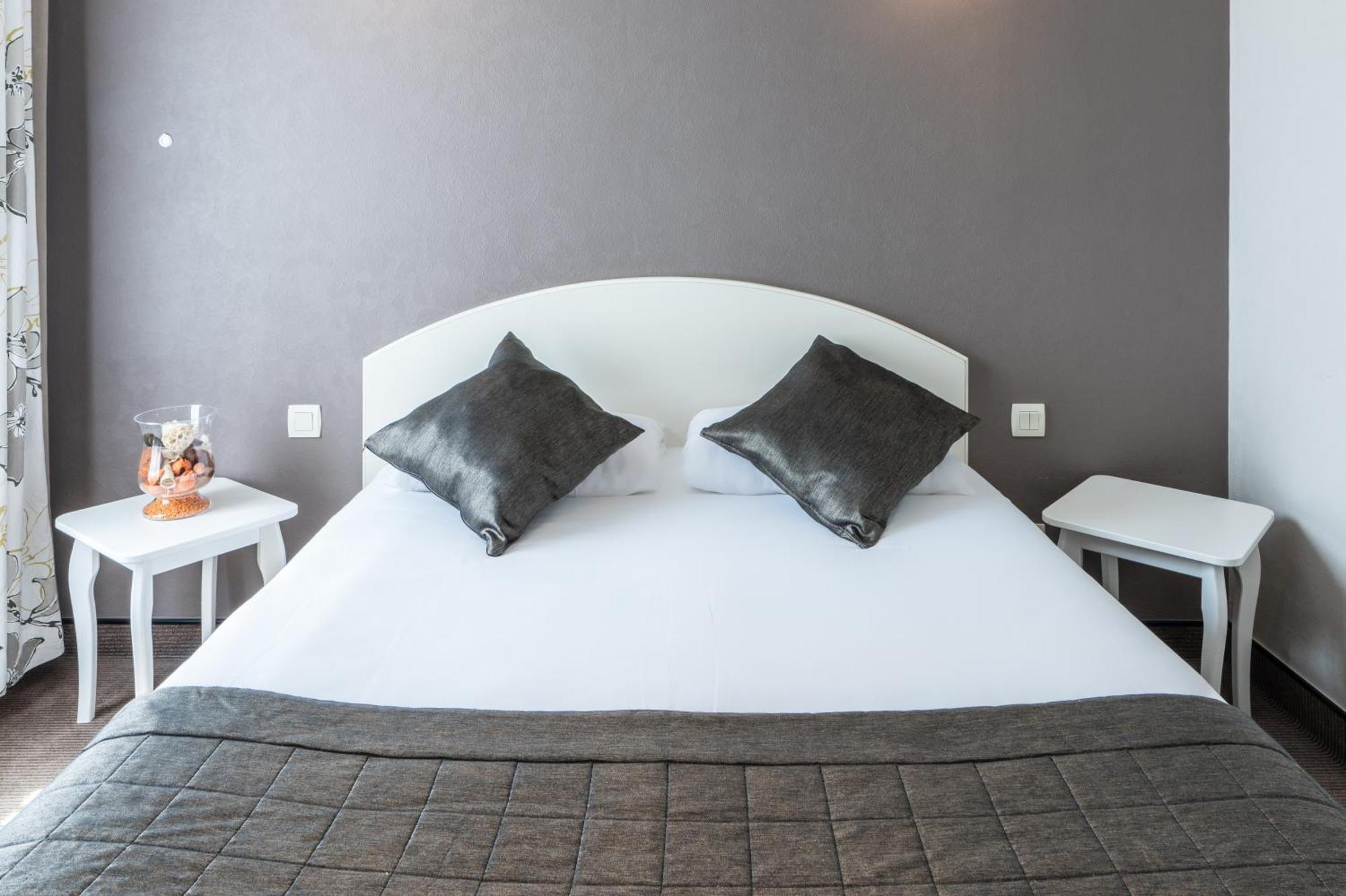 Hotel Des Ducs Alencon Bagian luar foto