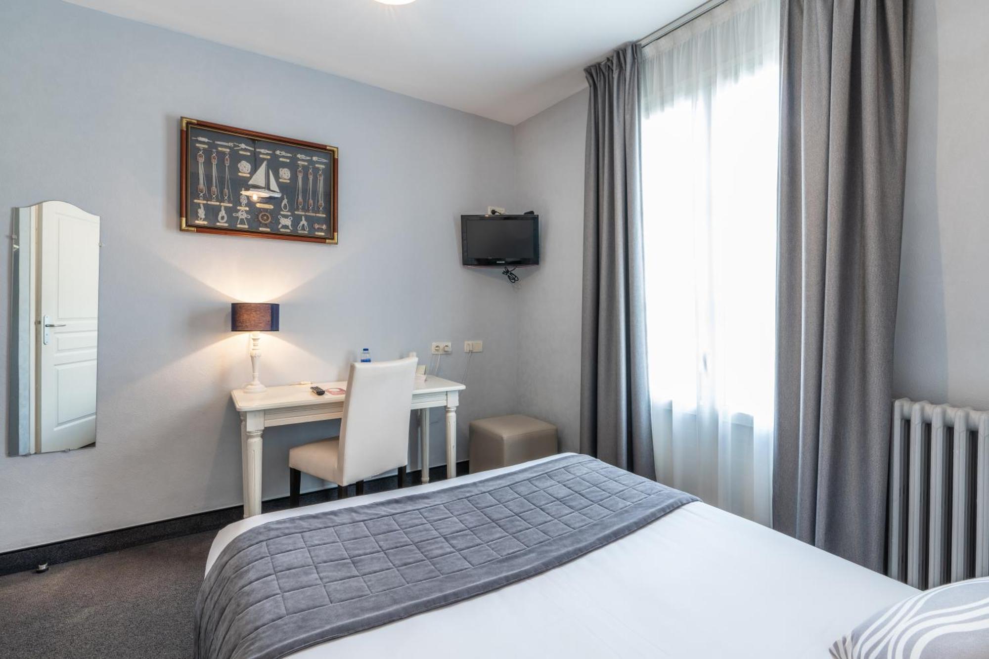 Hotel Des Ducs Alencon Bagian luar foto