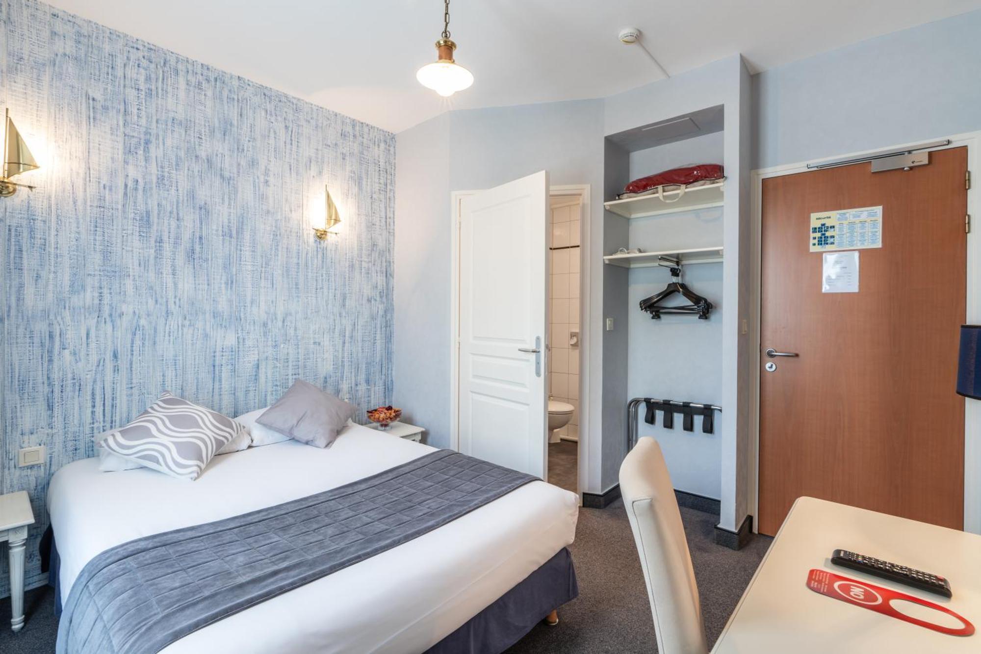 Hotel Des Ducs Alencon Bagian luar foto