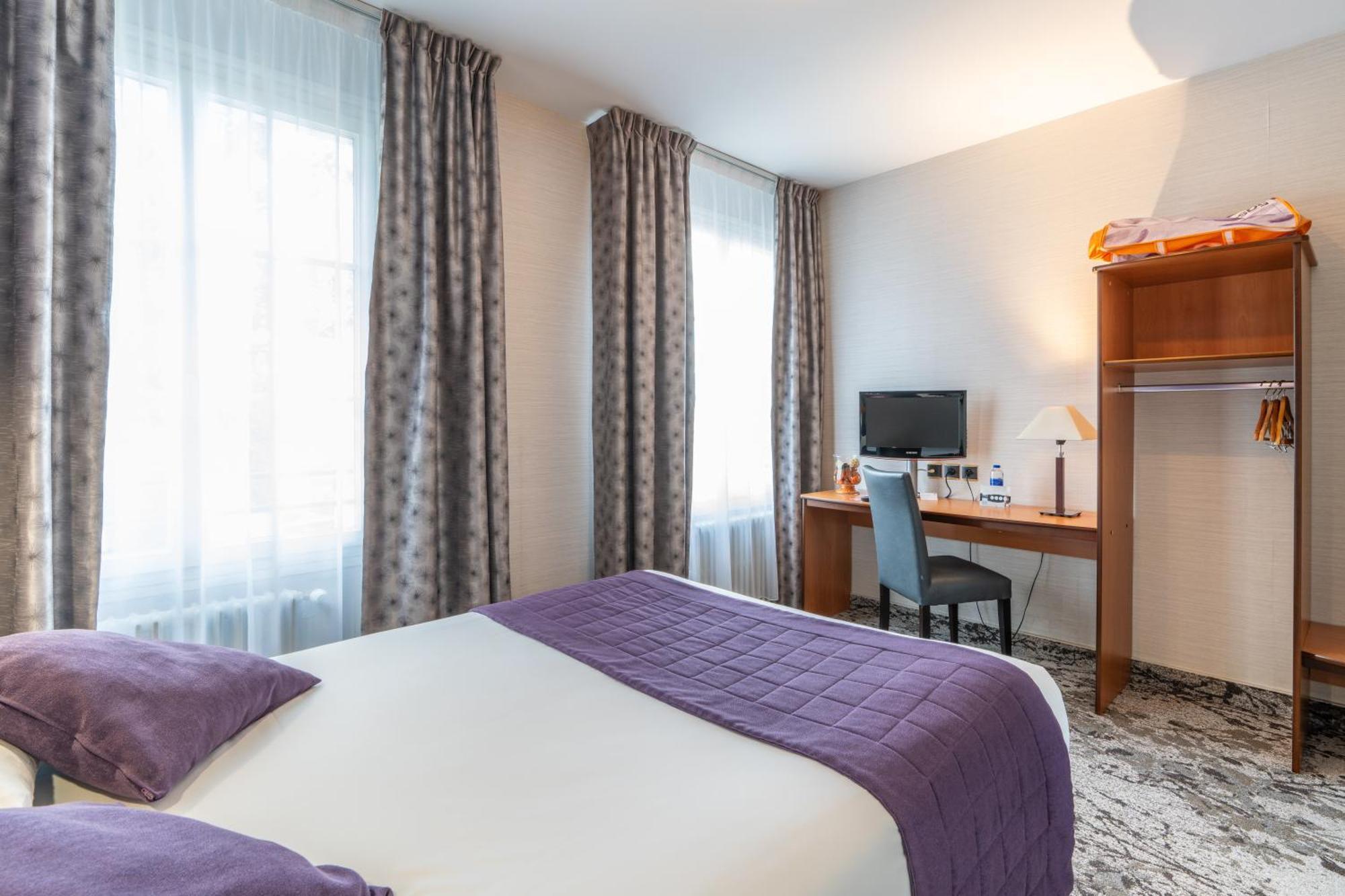 Hotel Des Ducs Alencon Bagian luar foto