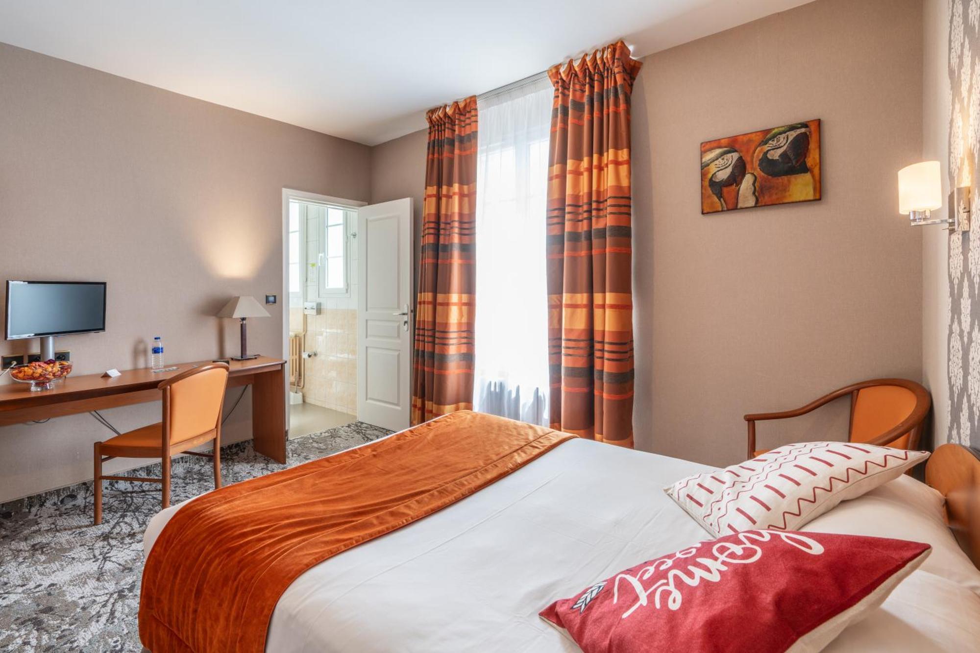 Hotel Des Ducs Alencon Bagian luar foto