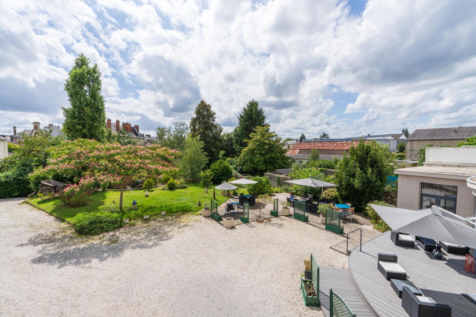 Hotel Des Ducs Alencon Bagian luar foto