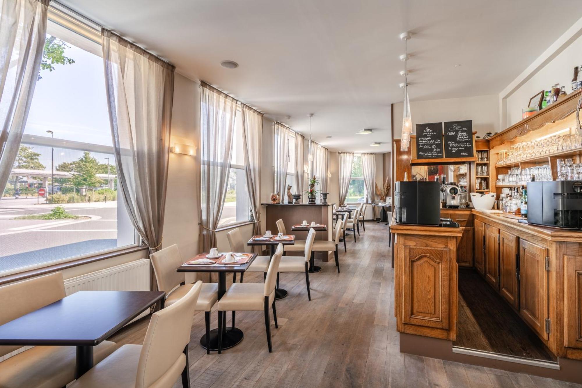 Hotel Des Ducs Alencon Bagian luar foto