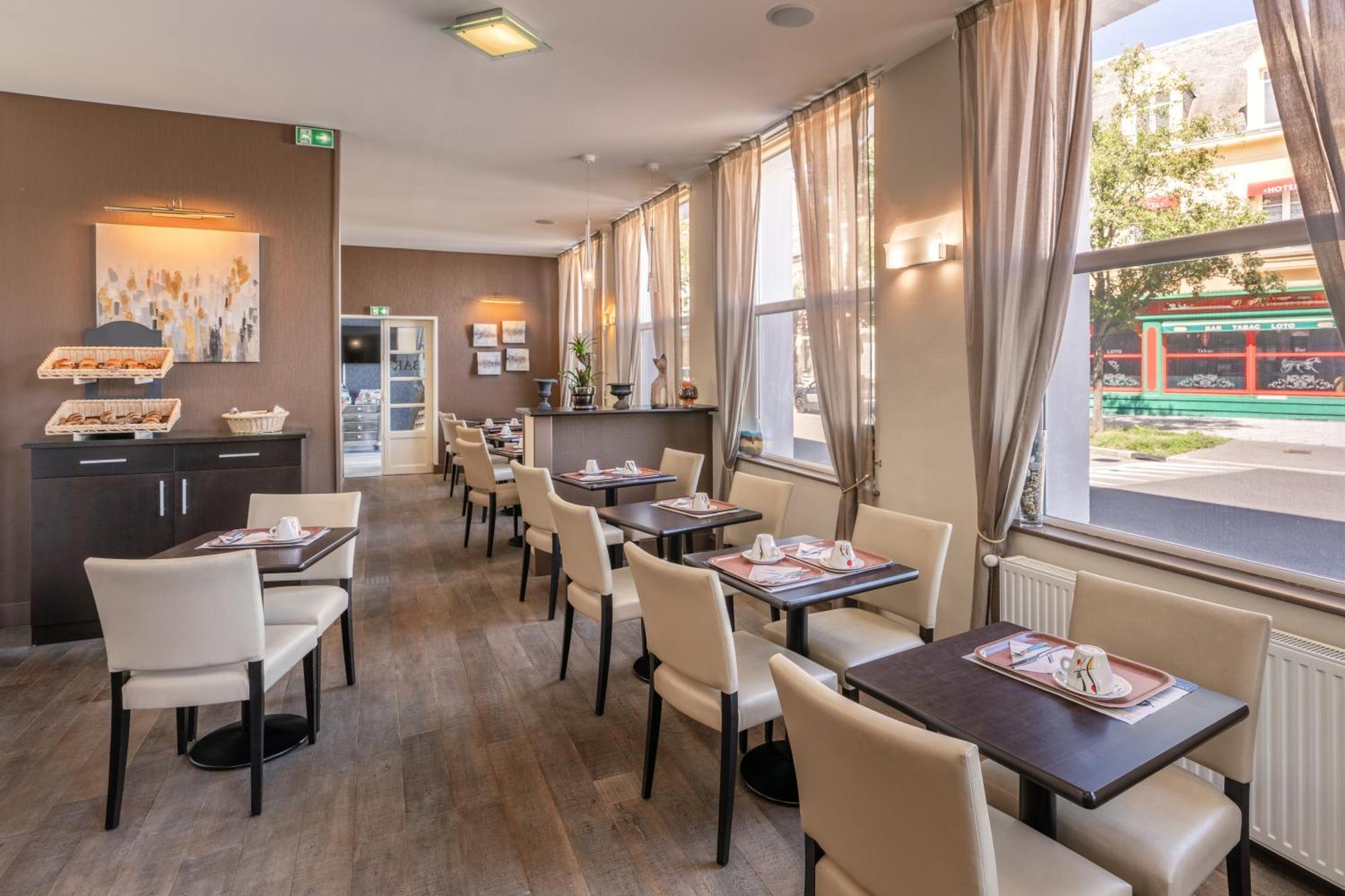 Hotel Des Ducs Alencon Bagian luar foto