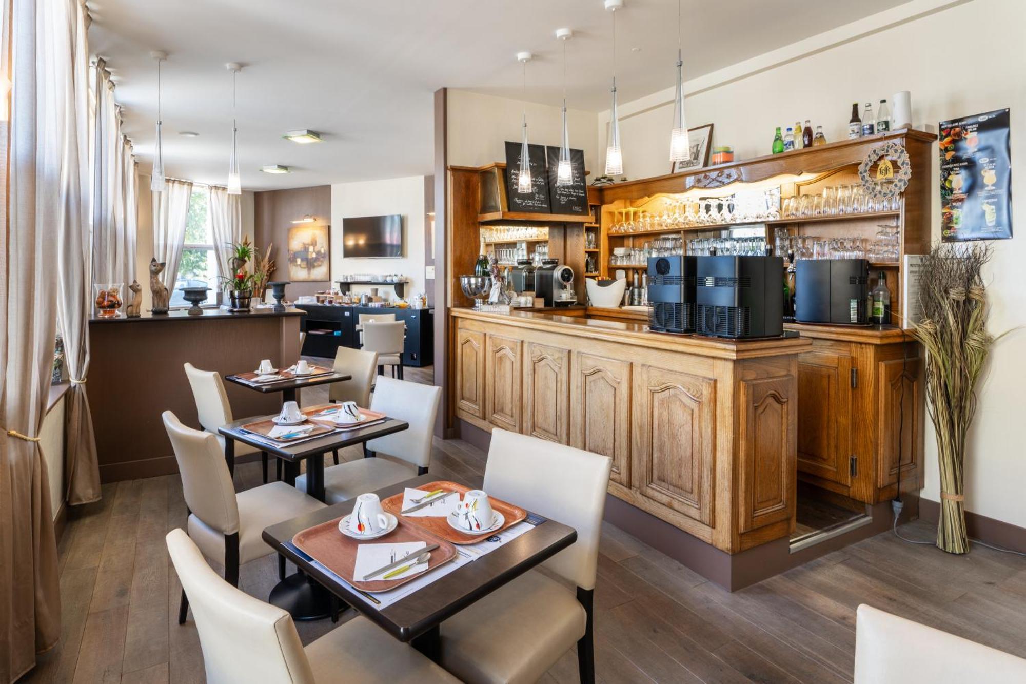 Hotel Des Ducs Alencon Bagian luar foto